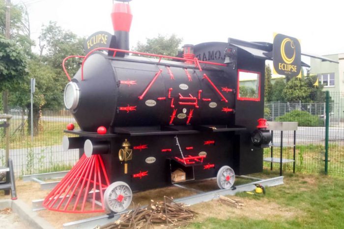 image Grill wędzarnia w kształcie  FLOMAR2 Grill wędzarnia w kształcie lokomotywy