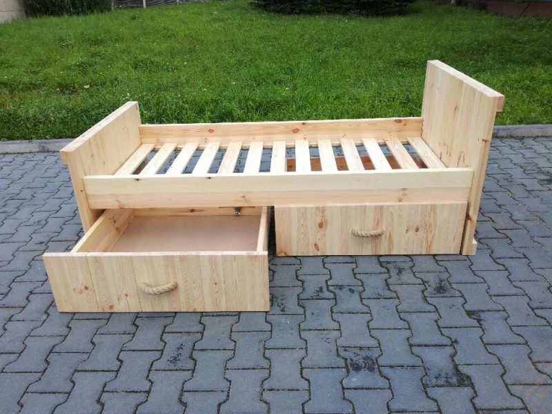 ŁÓŻKA DREWNIANE 