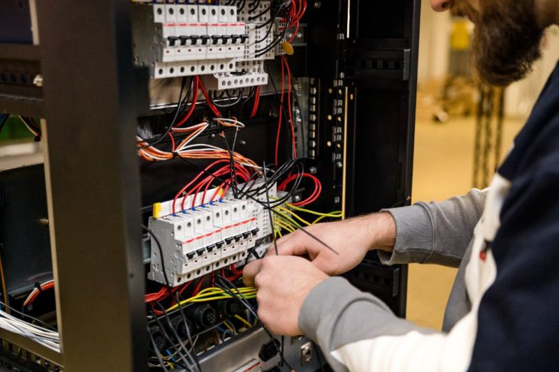 KABLE - PRZEWODY ELEKTROENERGETYCZNE 