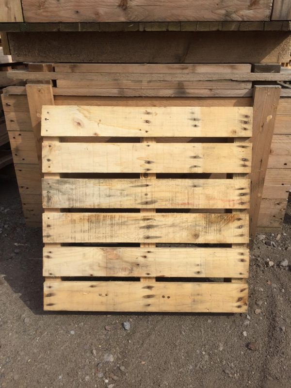 Palety drewniane na kantówce 820x820, 630x630, 630x500